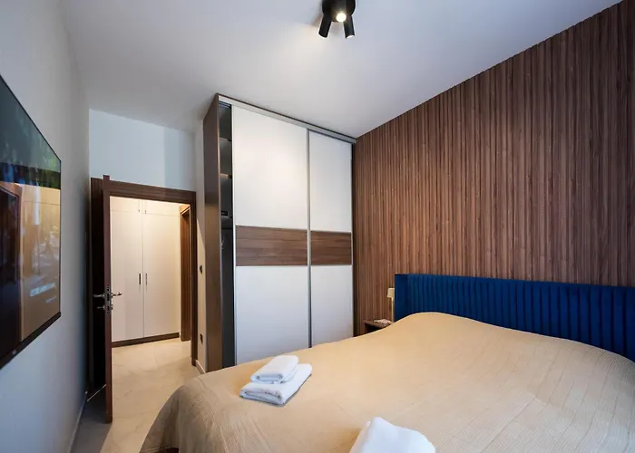 Crystal Luxury 아파트