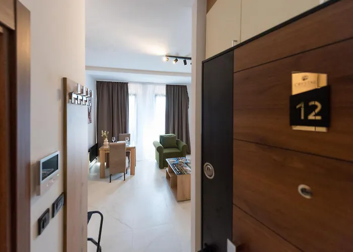 Crystal Luxury 아파트