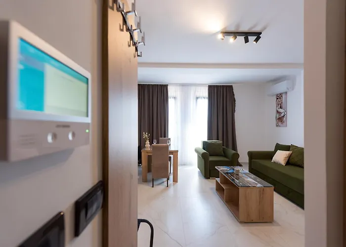 Crystal Luxury 아파트