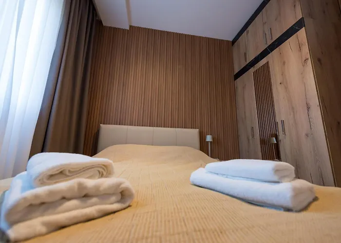 Crystal Luxury 아파트